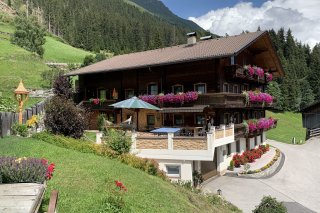 01_haus_alpenfrieden_osttirol_aussenansicht.jpg